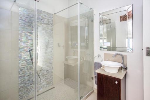 Sunset Beach Holiday Accommodation Kaapstad Buitenkant foto