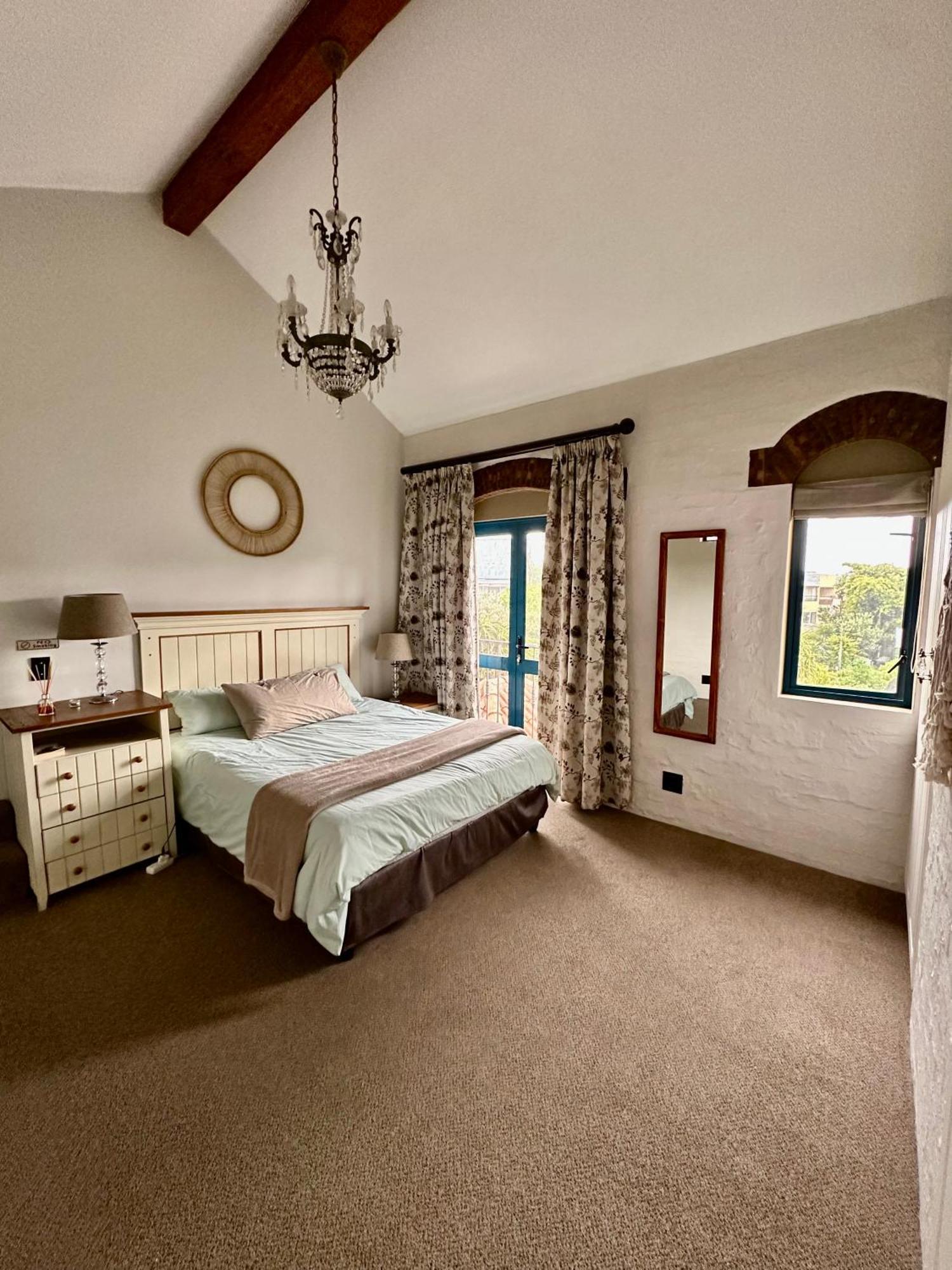 Sunset Beach Holiday Accommodation Kaapstad Buitenkant foto